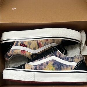 Vans Tie-Dye Old Skool Sneakers with White Stripe Kids 6.5 Women’s 8